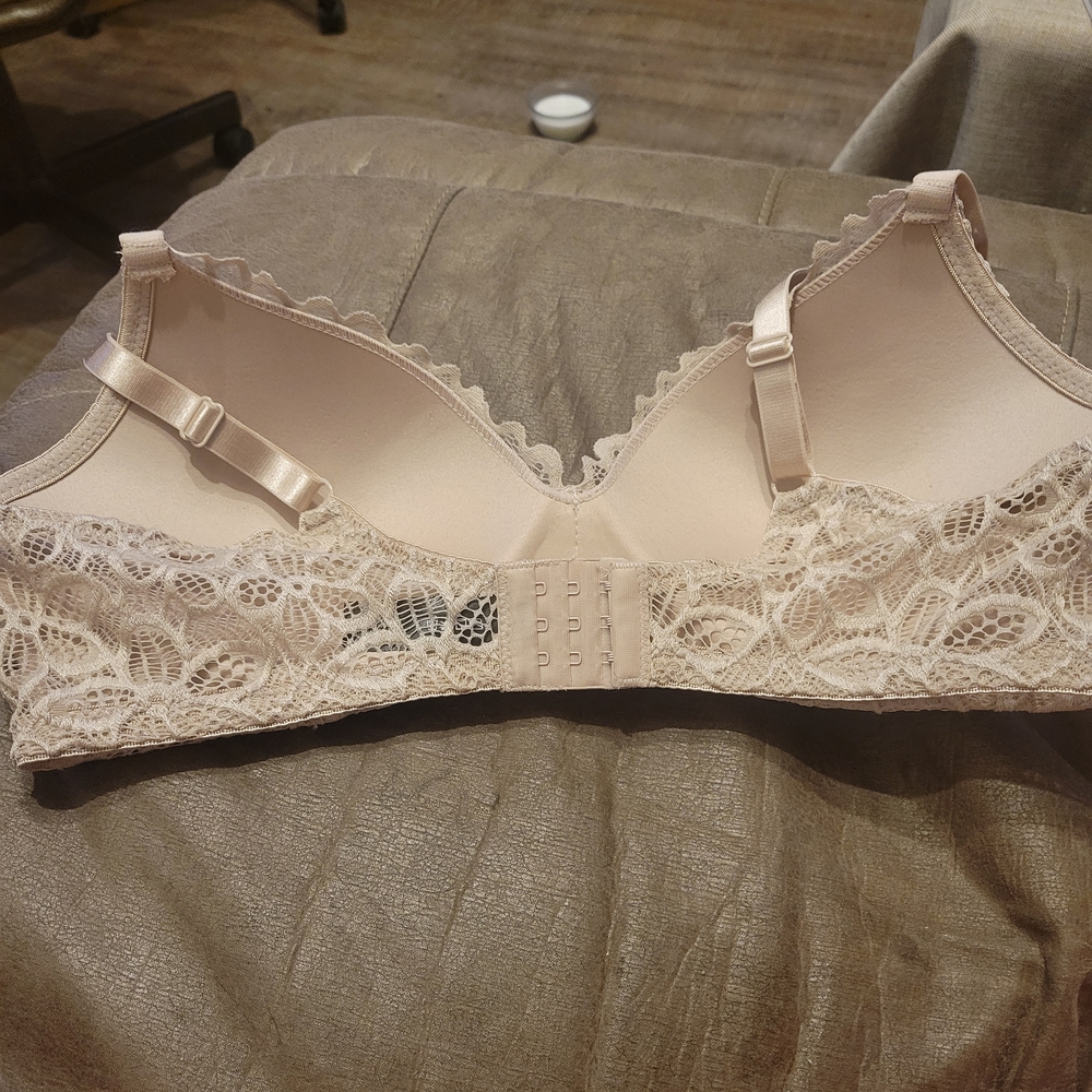 2 Rene Rofe Lace Bras - Picture 2 of 7
